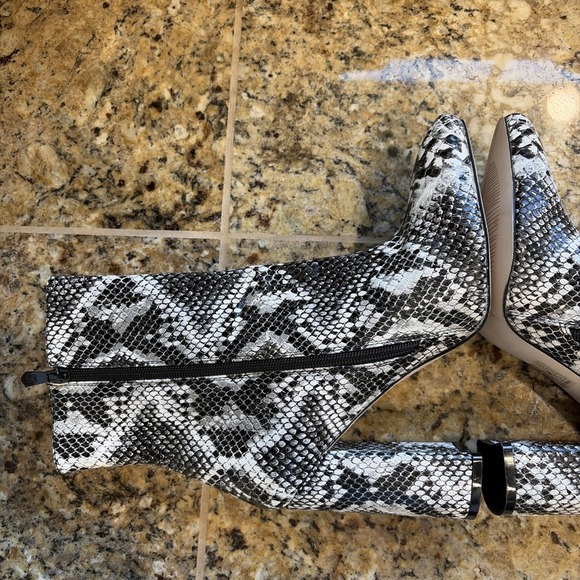 PrettyLittleThing Black Snake High Point Ankle Boot Block Heel Shoes Womens 7 - Picture 6 of 15